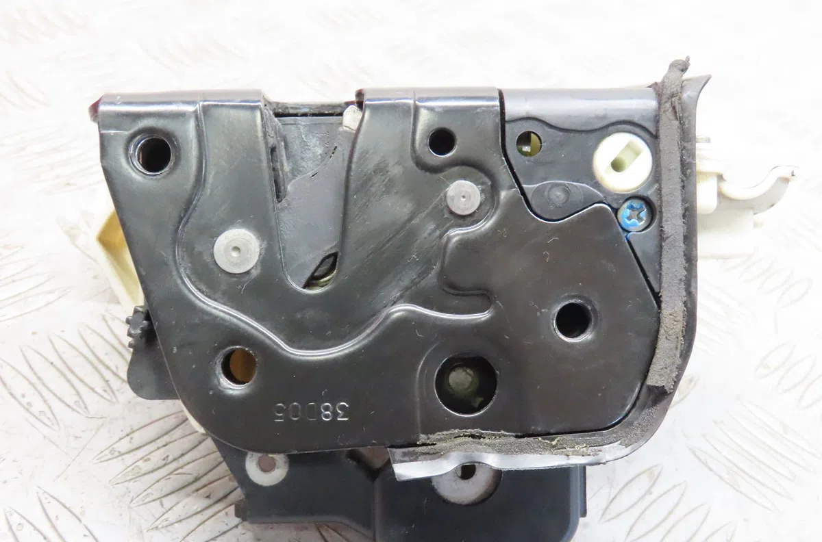 Serrure porte avd Audi A4 B7 (8EC) 2.0 tdi (2004-2008) occasion