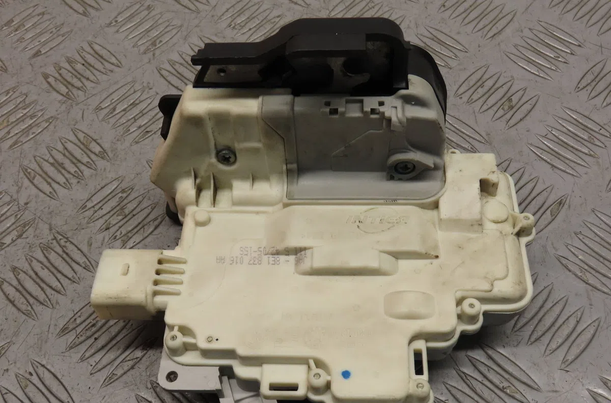 Serrure porte avd Audi A4 B7 (8EC) 2.0 tdi (2004-2008) occasion