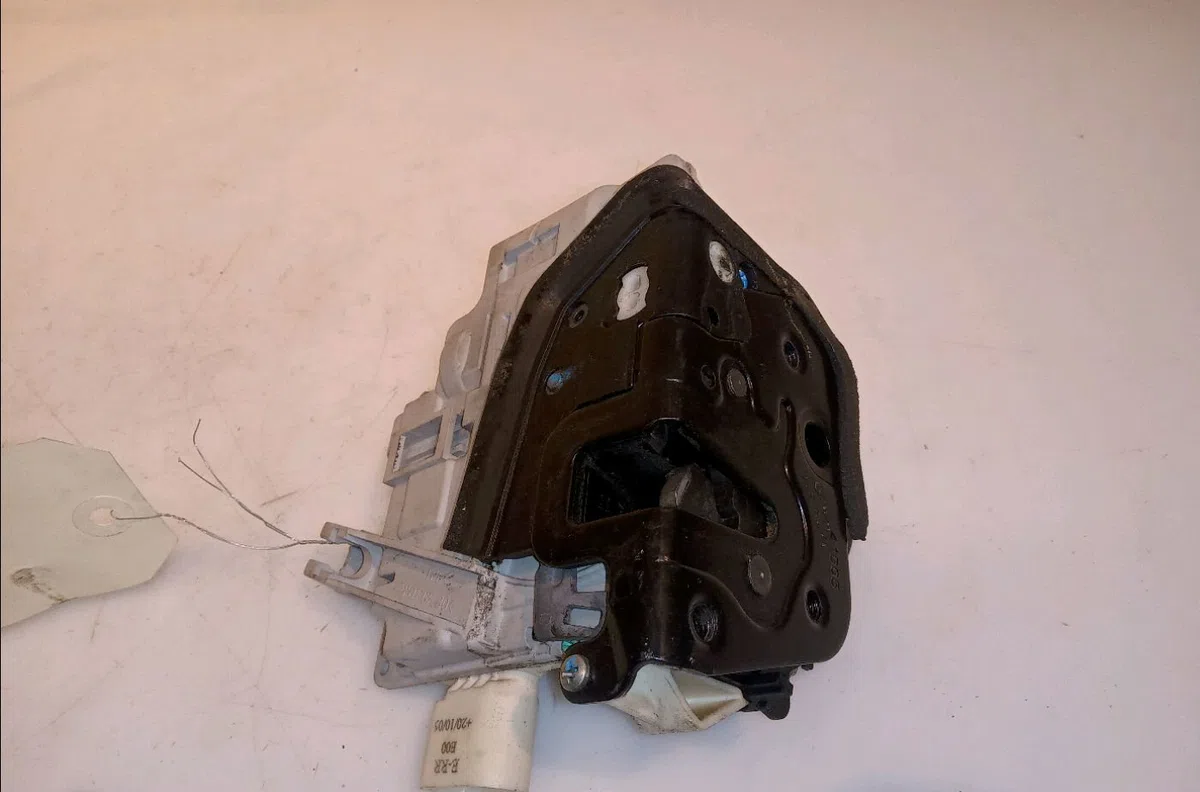 Serrure porte avd Audi A4 B7 Avant (8ED) 2.0 tdi (2004-2008) occasion