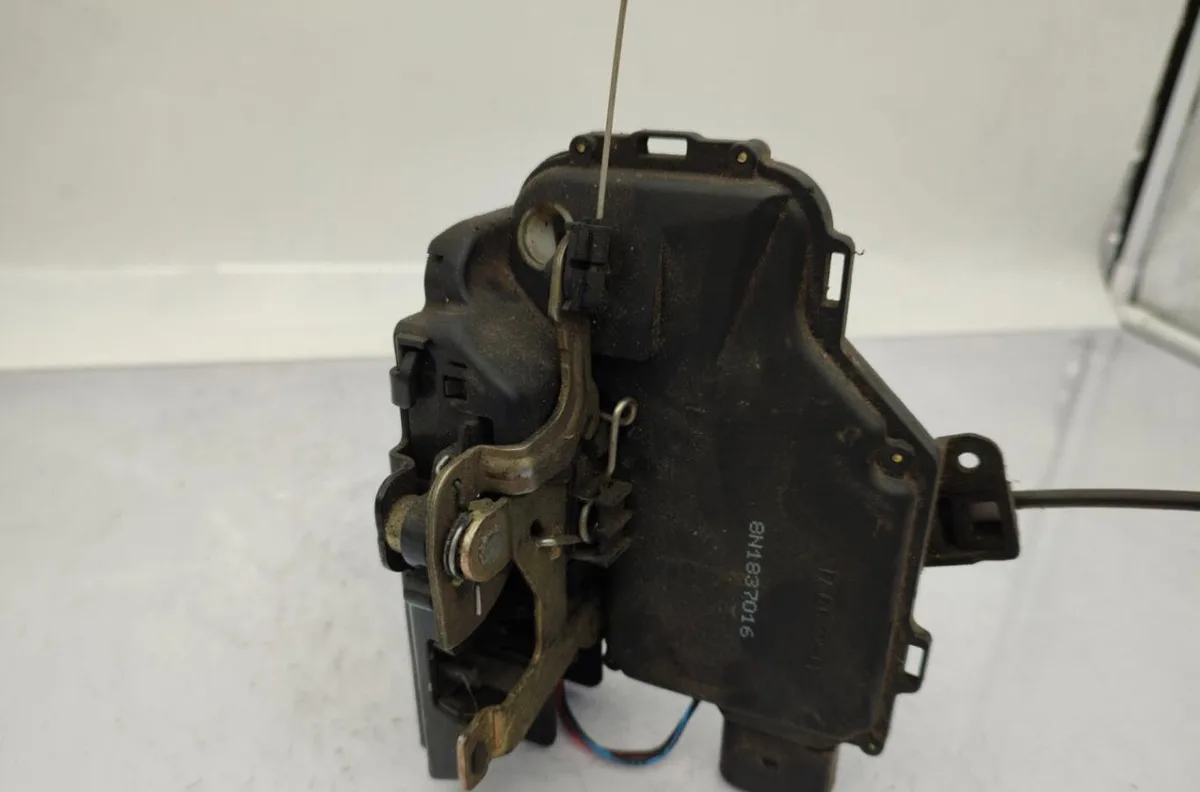 Serrure porte avd AUDI TT 1 COUPE occasion