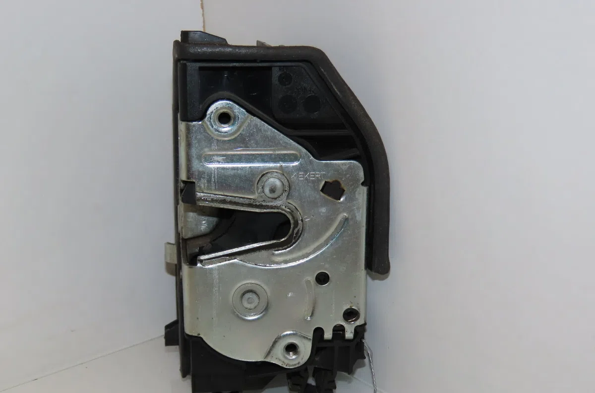 Serrure porte avd Bmw 1 (E87) 116 d (2009-2011) occasion