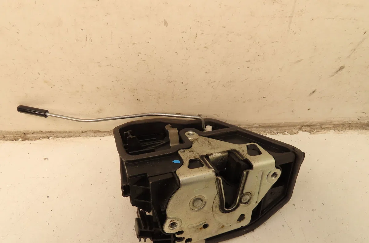 Serrure porte avd Bmw 1 (F21) 114 d (2012) occasion