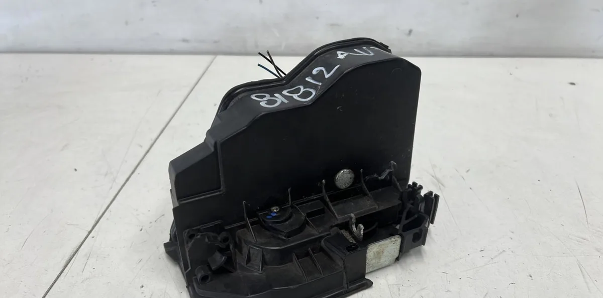 Serrure porte avd BMW SERIE 1 E81 occasion