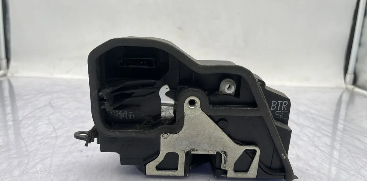 Serrure porte avd BMW SERIE 1 E87 PHASE 2 occasion