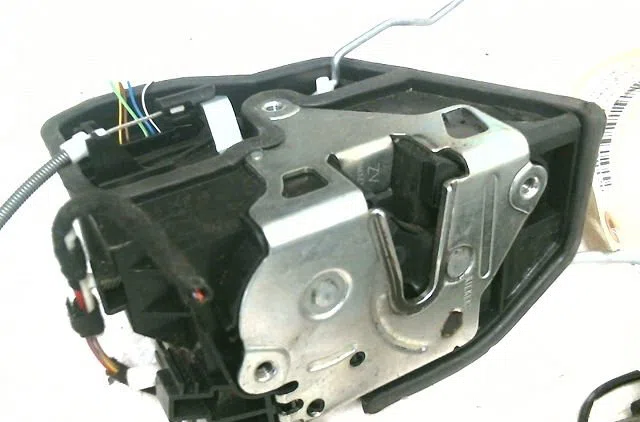 Serrure porte avd BMW SERIE 1 occasion