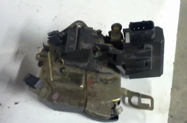 Serrure porte avd BMW SERIE 3 1995 occasion