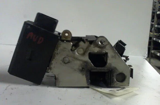 Serrure porte avd BMW SERIE 3 1995 occasion