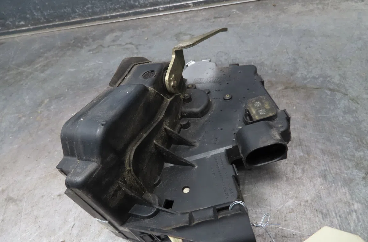 Serrure porte avd BMW SERIE 3 2000 occasion