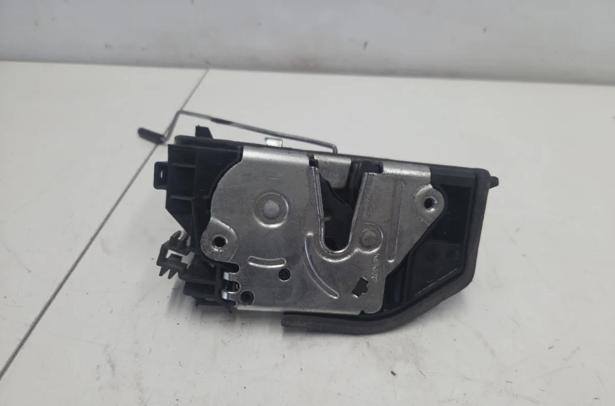 Serrure porte avd BMW SERIE 3 E90 PHASE 1 occasion