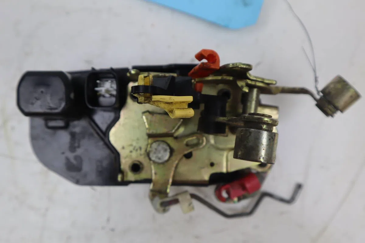 Serrure porte avd Chrysler VOYAGER IV (RG, RS) 2.5 crd (2000-2008) occasion