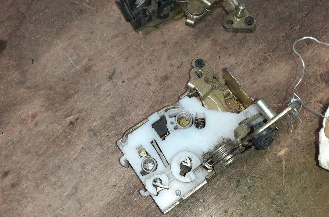 Serrure porte avd Citroen AX (ZA-_) 14 d (1988-1992) occasion
