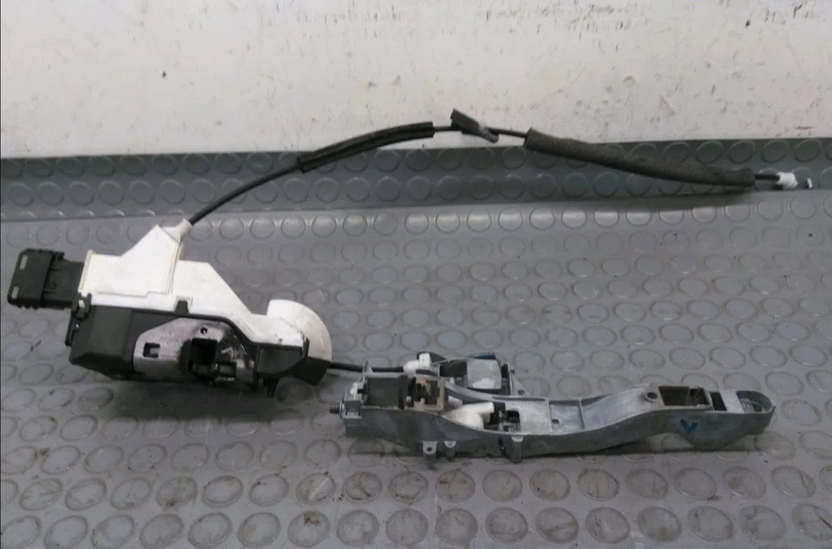 Serrure porte avd Citroen BERLINGO Camionnette-Monospace (B9) 1.6 hdi 90 (2010-2017) occasion