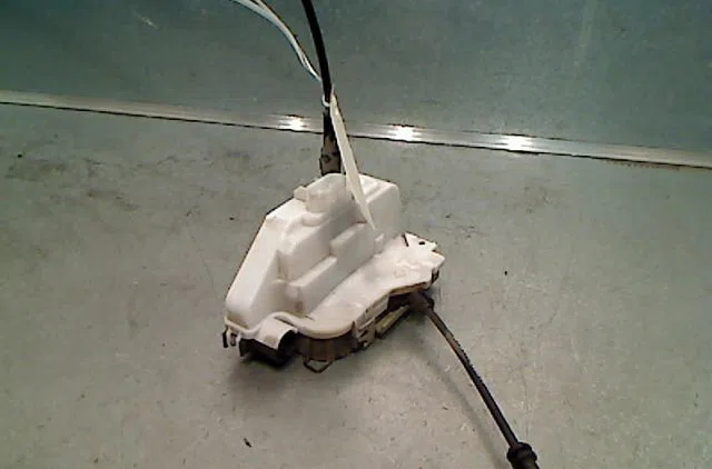 Serrure porte avd CITROEN C2 Phase 1 09-2003--10-2008 occasion