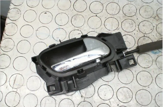Serrure porte avd Citroën C3 II (SC_) 1.4 vti 95 (2009) occasion