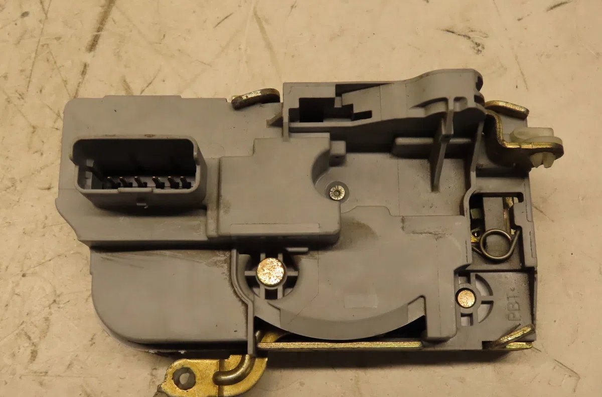 Serrure porte avd Citroen C5 II (RC_) 1.6 hdi (rc8hzb) (2004-2008) occasion