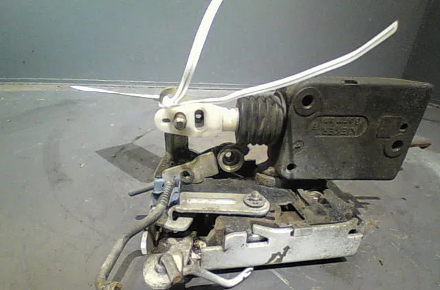 Serrure porte avd CITROEN SAXO Phase 1 03-1996--09-1999 occasion