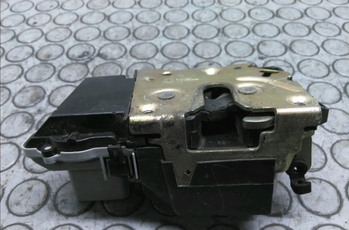 Serrure porte avd Citroen XSARA PICASSO (N68) 1.8 16v (2000-2005) occasion