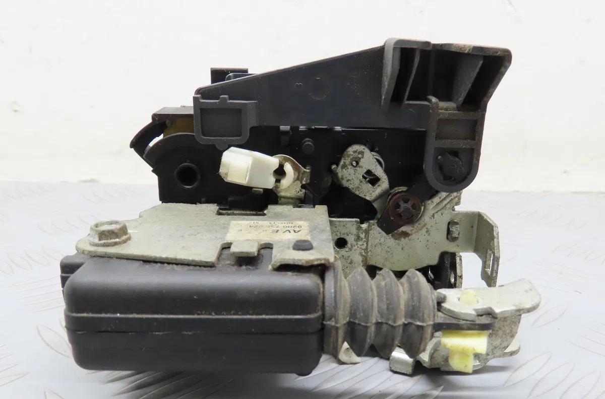 Serrure porte avd Dacia DUSTER (HS_) 1.5 dci 4x4 (hsmc, hsmd) (2010-2018) 5 portes occasion