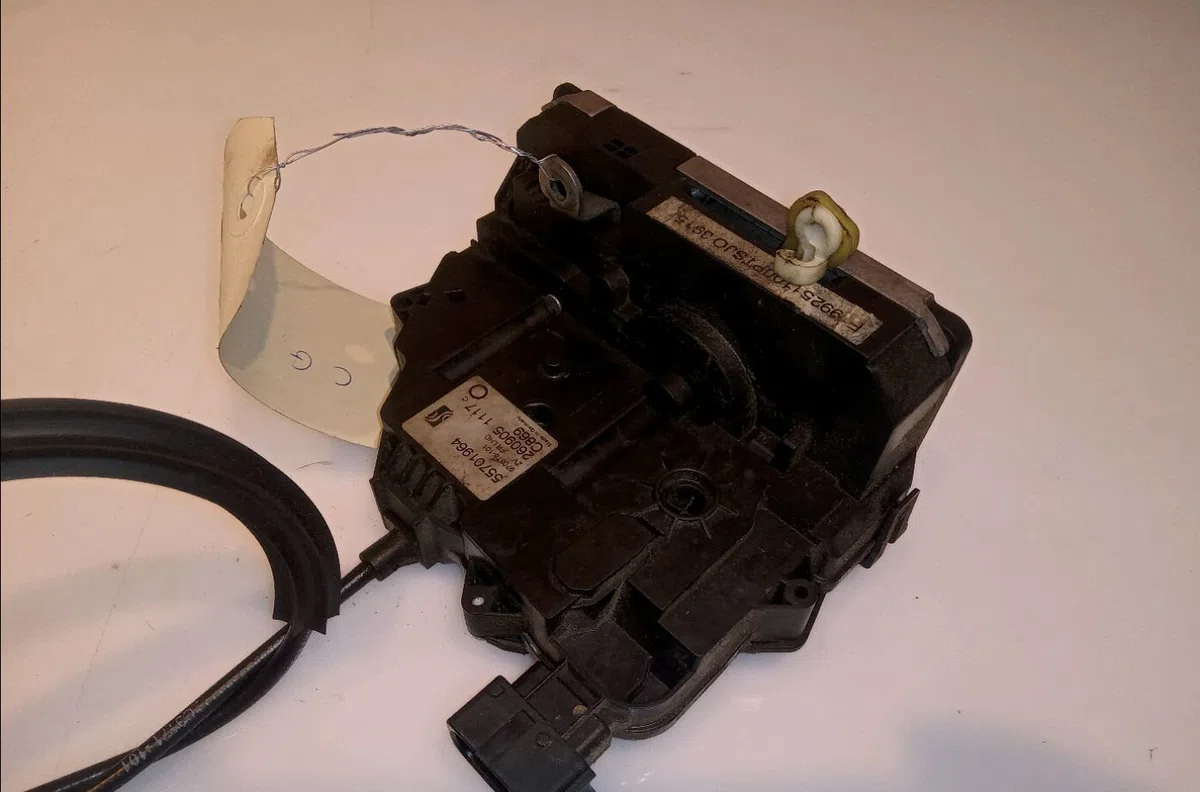 Serrure porte avd Fiat GRANDE PUNTO (199_) 1.2 (2005) occasion