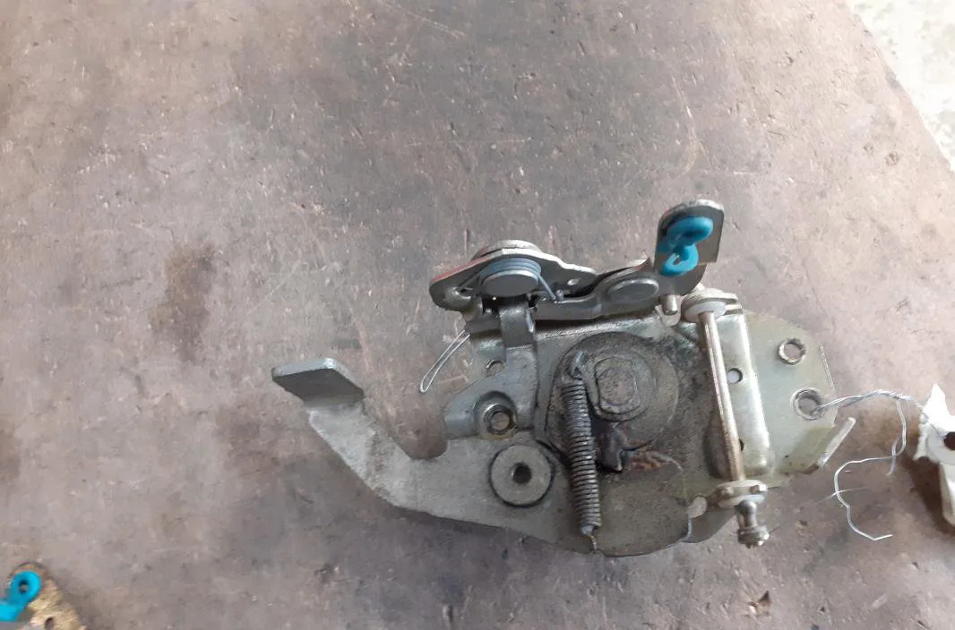 Serrure porte avd Fiat PANDA (141_) 650 (1982-2004) occasion