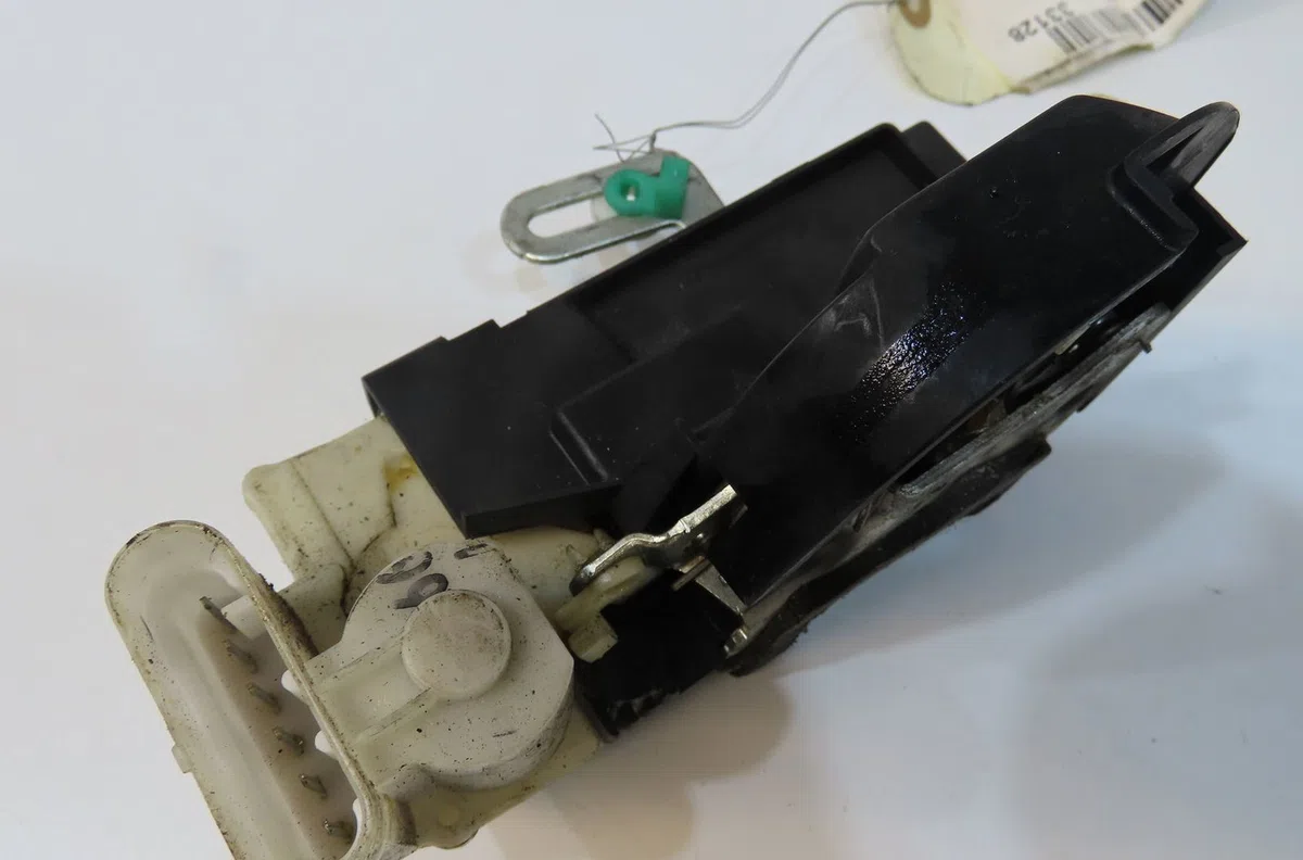 Serrure porte avd Fiat PUNTO (188_) 1.2 16v 80 (188.233, .235, .253, .255, .333, .353, .639,... (1999-2006) occasion