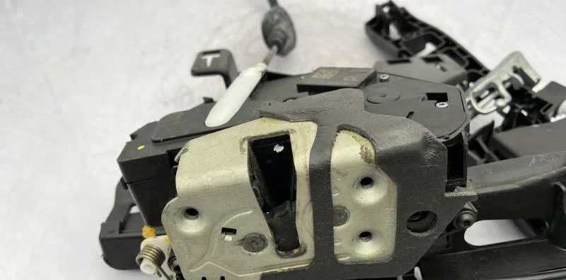 Serrure porte avd FORD FIESTA 6 PHASE 1 occasion