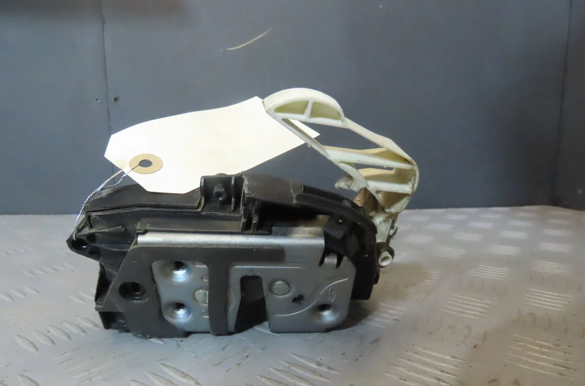 Serrure porte avd FORD FIESTA occasion
