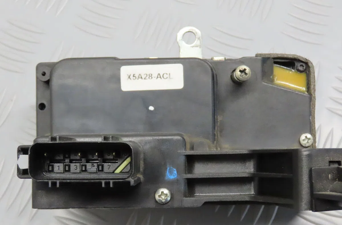 Serrure porte avd Ford FIESTA V (JH_, JD_) 1.6 tdci (2004-2008) occasion