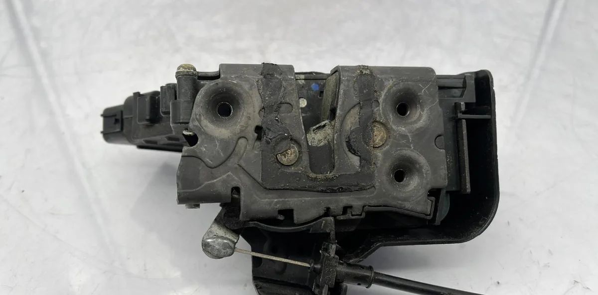 Serrure porte avd FORD FOCUS 2 PHASE 1 occasion