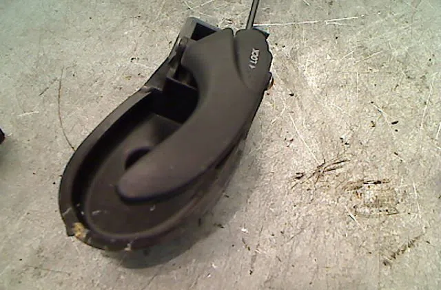 Serrure porte avd FORD FOCUS 2001 occasion