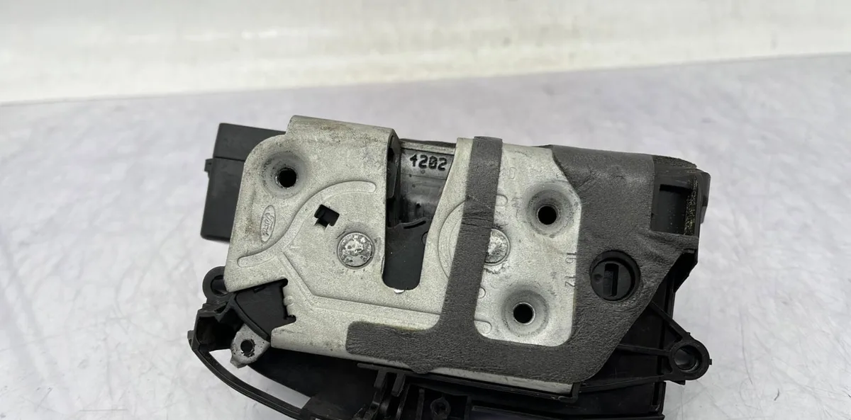 Serrure porte avd FORD FOCUS 3 PHASE 1 occasion