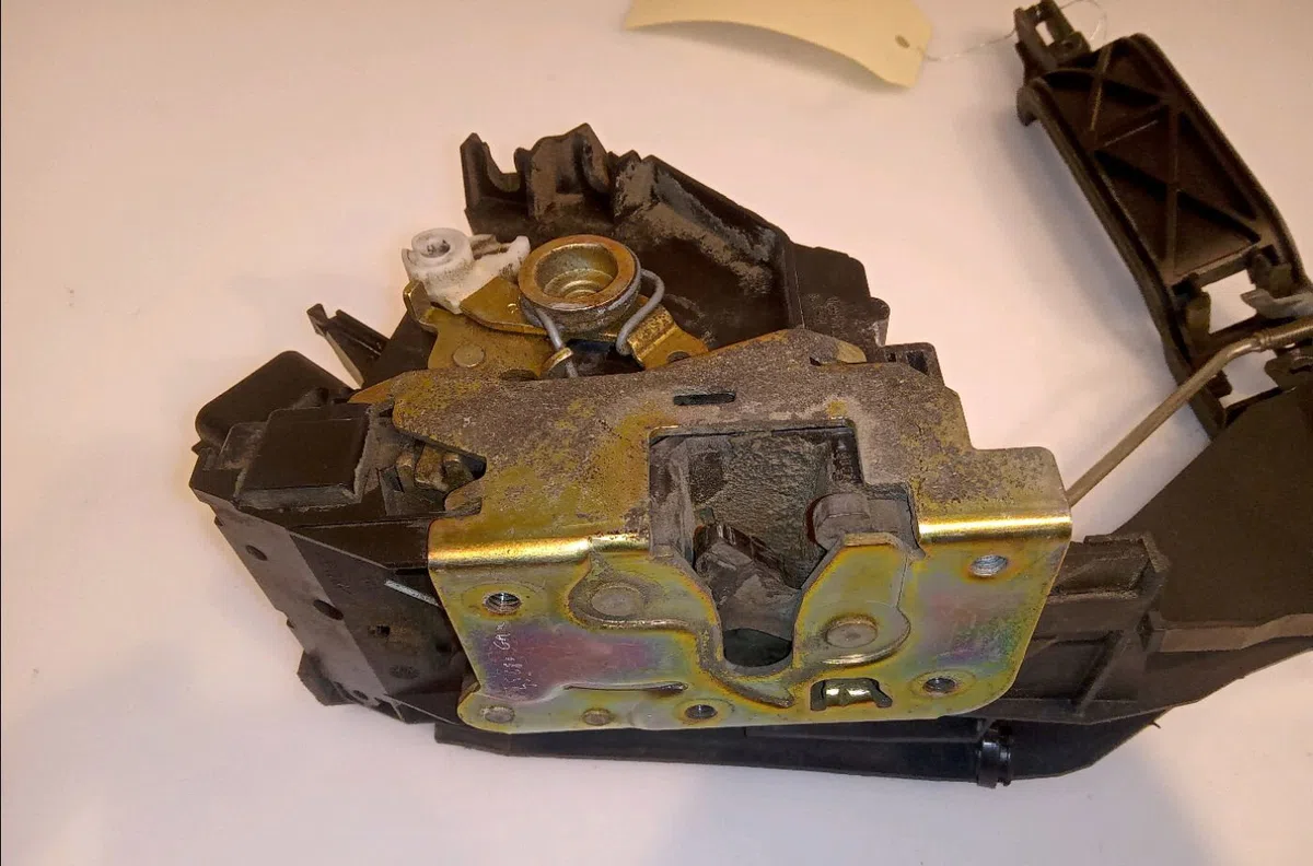 Serrure porte avd Ford FOCUS I (DAW, DBW) 1.8 turbo di - tddi (1998-2004) occasion