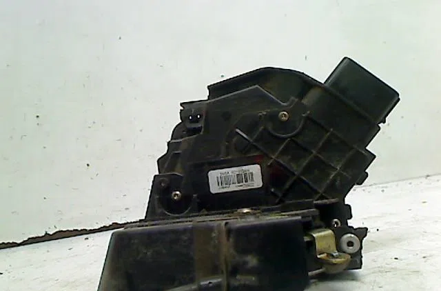 Serrure porte avd Ford FOCUS II (DA_, HCP, DP) 1.6 tdci (2004-2012) occasion