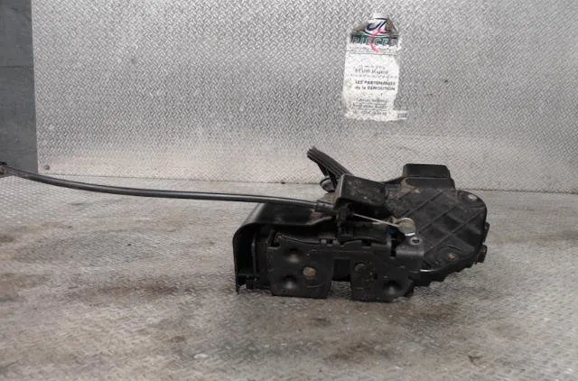Serrure porte avd Ford FOCUS II (DA_, HCP, DP) 2.0 tdci (2004-2008) occasion