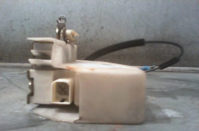 Serrure porte avd FORD KA 1999 occasion
