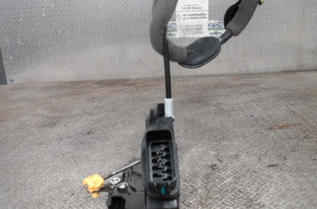 Serrure porte avd FORD KA  KA occasion