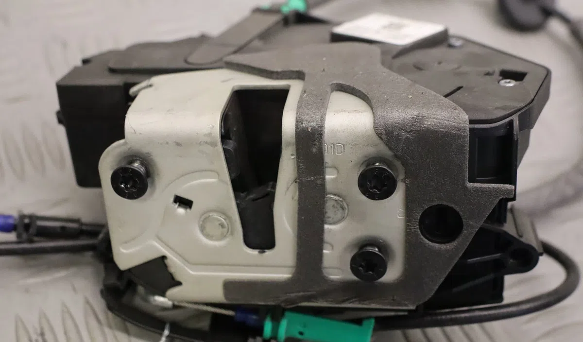 Serrure porte avd Ford KUGA II (DM2) 2.0 tdci (2013-2014) occasion