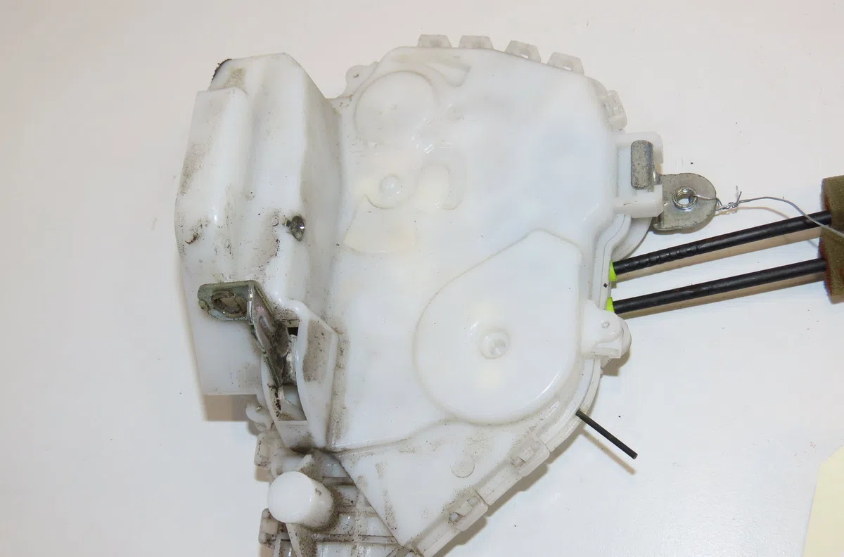 Serrure porte avd Honda CIVIC VIII Hatchback (FN, FK) 2.2 ctdi (fk3) (2005) 5 portes occasion