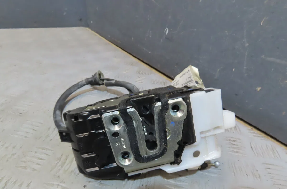 Serrure porte avd Kia CEE'D 3-5 portes (ED) 1.6 crdi 115 (2006-2012) occasion