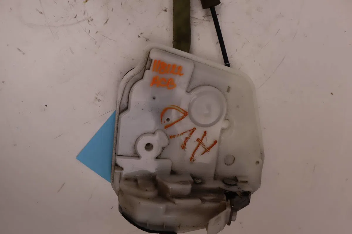 Serrure porte avd Mazda 2 (DE_, DH_) 1.3 (de3fs) (2007-2015) occasion