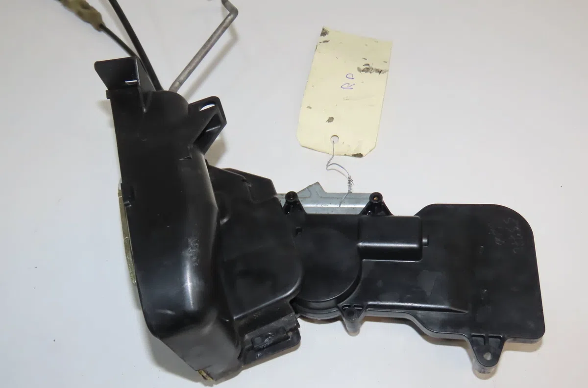 Serrure porte avd Mazda 2 (DY) 1.25 (dy3w) (2003-2007) occasion