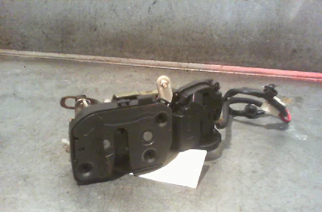 Serrure porte avd MAZDA PREMACY Phase 1 07-1999--06-2005 occasion