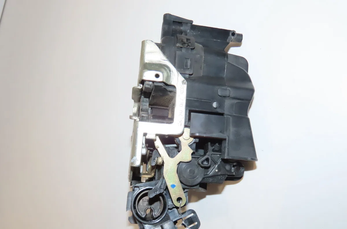 Serrure porte avd Mercedes-benz CLK (C208) Clk 230 kompressor (208.347) (1997-2000) occasion