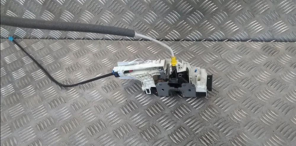 Serrure porte avd Mercedes-benz SPRINTER 3-t Camionnette (B906) 209 cdi (906.611, 906.613) (2006-2009) occasion