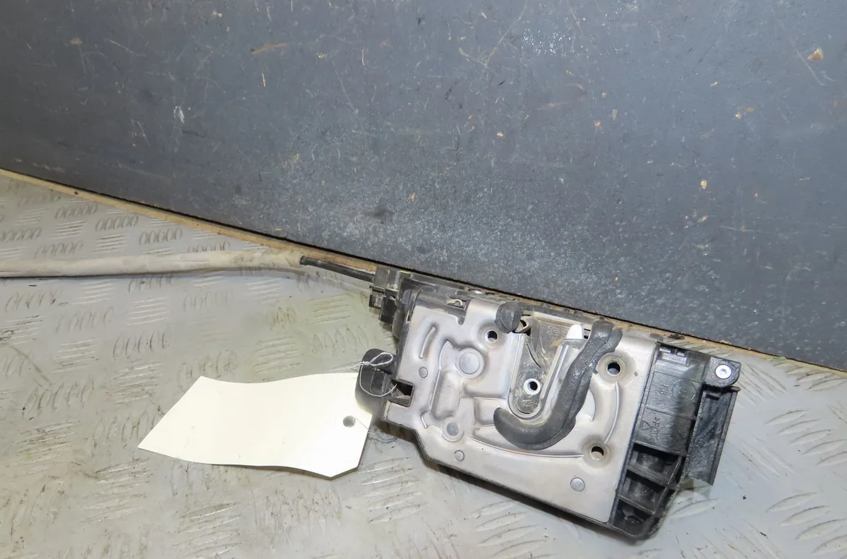 Serrure porte avd Mercedes-benz VITO Camionnette (W447) 109 cdi (447.601, 447.603, 447.605) (2014) occasion