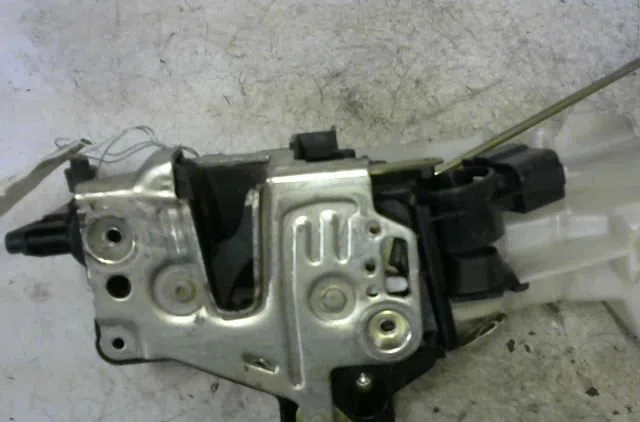 Serrure porte avd MERCEDES C220 occasion