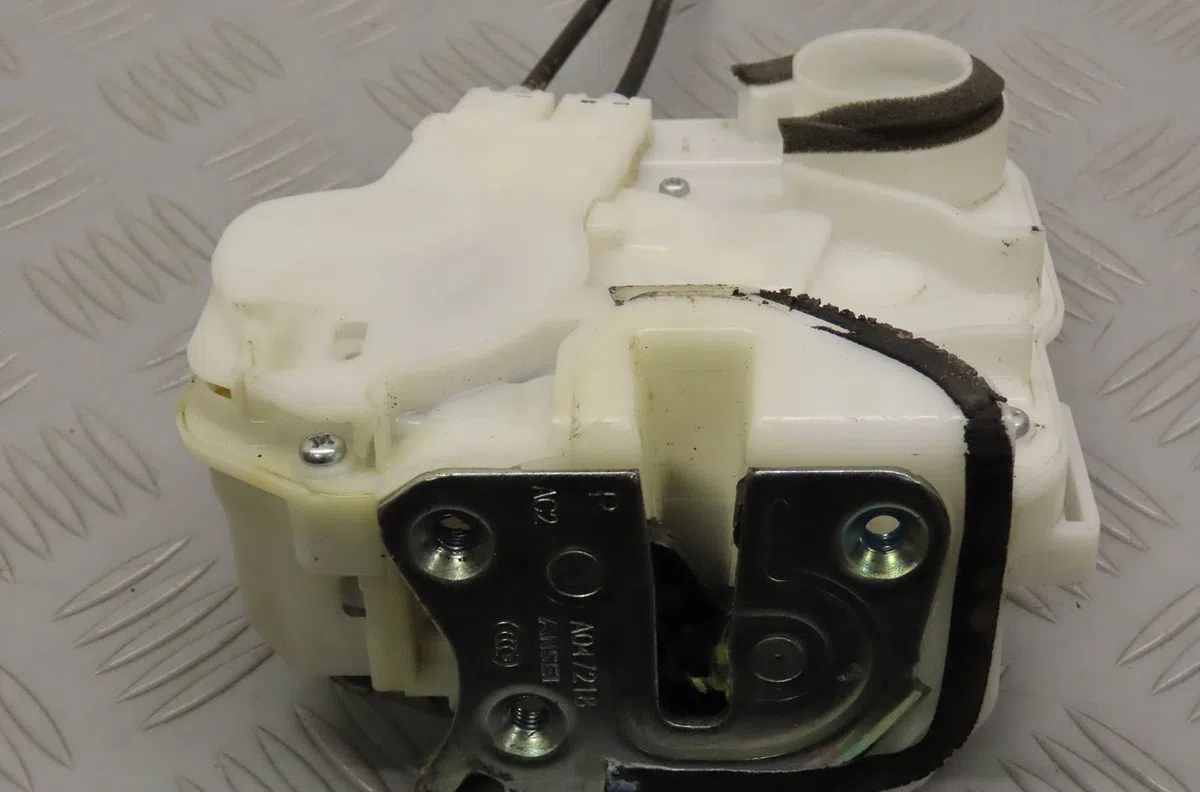 Serrure porte avd Mitsubishi ASX (GA_W_) 1.8 di-d (ga6w) (2010) occasion