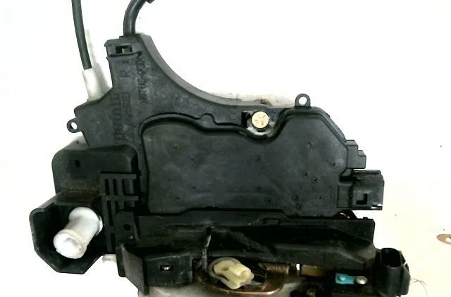 Serrure porte avd MITSUBISHI COLT occasion