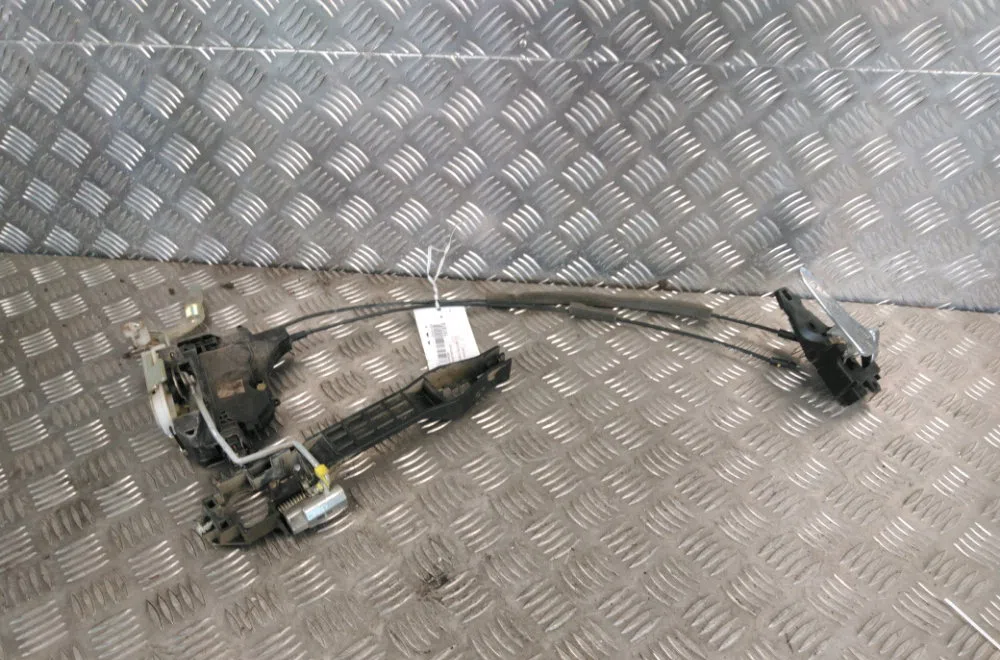 Serrure porte avd Mitsubishi L200 - TRITON (KA_T, KB_T) 2.5 di-d 4wd (kb4t) (2005-2015) 4 portes occasion
