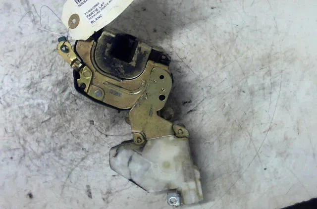 Serrure porte avd NISSAN ALMERA 2003 occasion